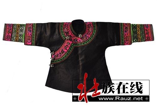 隆林壮族传统服饰“衮服”