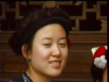漂亮的布依姑娘和英俊的布依小伙
