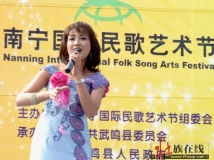 07国际民歌节武鸣歌台印尼美眉歌手