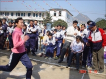 德保县职业中学今天举行第五届田径运动会：剪影
